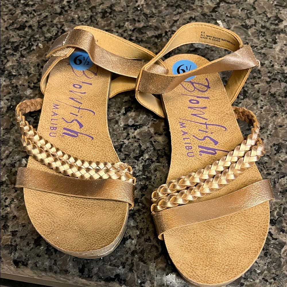 Blowfish Women's Gold Braided Sandals 6.5 new